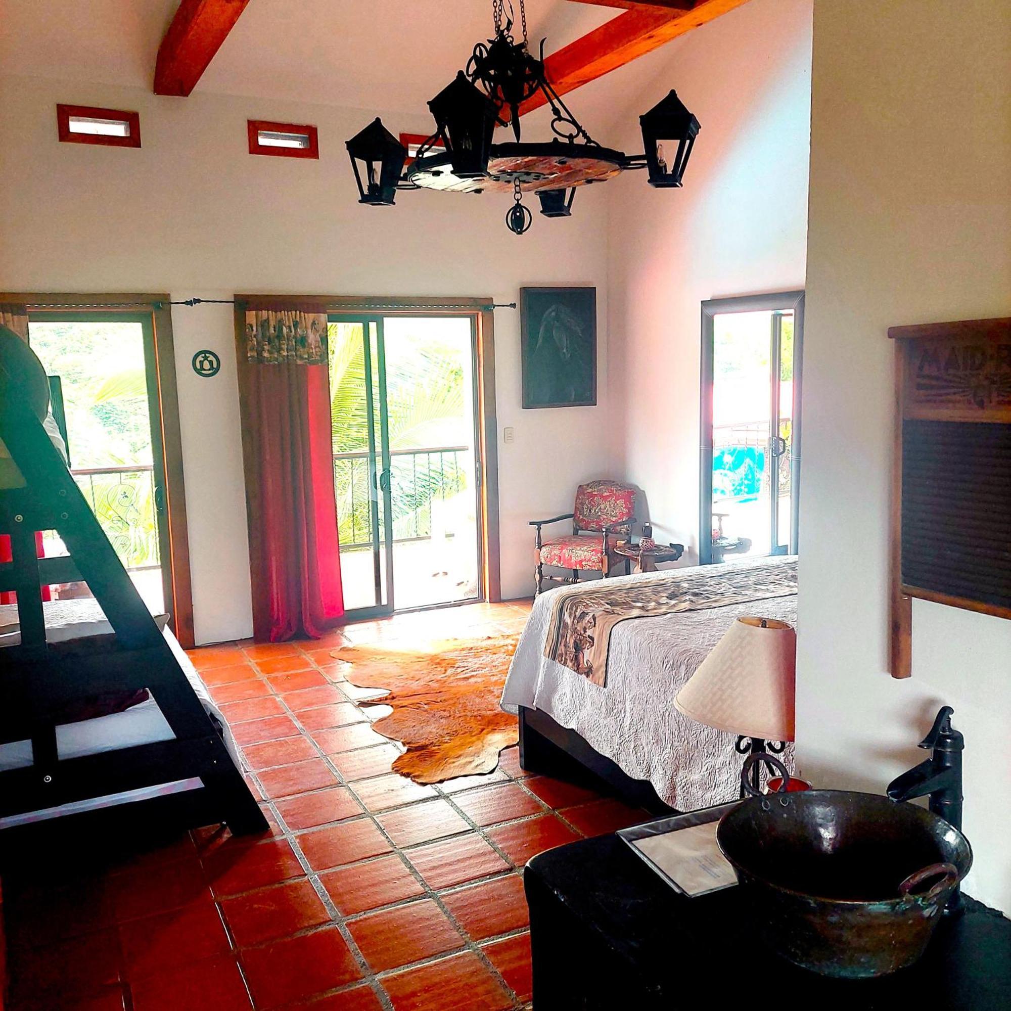 Toucan Lane Hotel And Restaurant Nuevo Arenal Exteriör bild